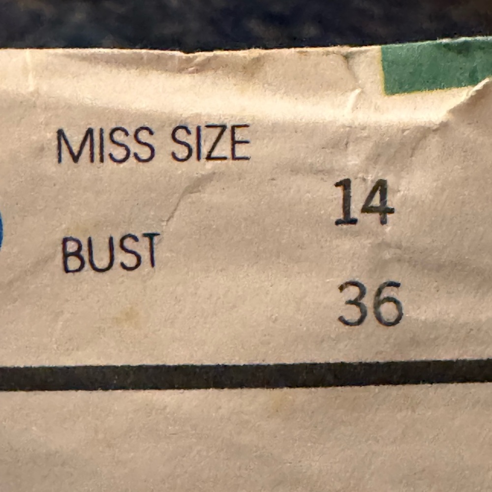 Pattern (McCall’s).  Women's Jumper and Jumpsuit Pattern - Picture 4 of 7
